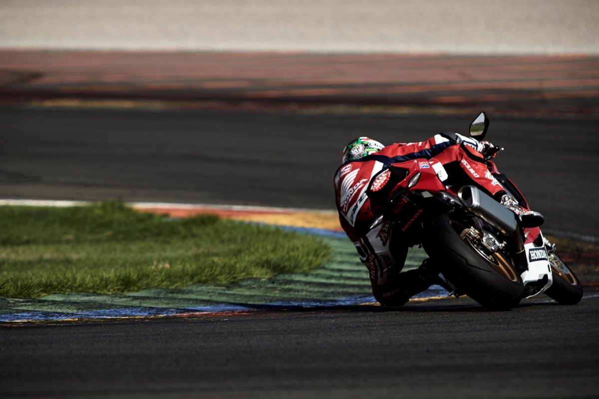 Nicky Hayden testing the 17 YM CBR1000RR FIREBLADE SP