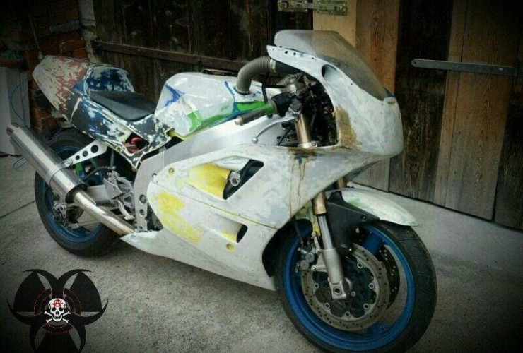 Rennmotorrad Kawasaki ZXR 400 Horsemen of Apocalypse com 3