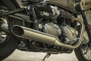 triumph-bonneville-bobber-2017-13