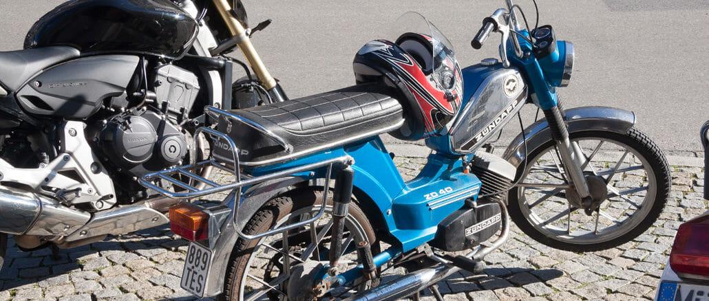 moped-450699_1280