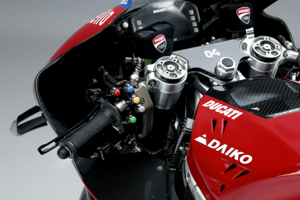 Desmosedici GP Details 11 UC70127 High