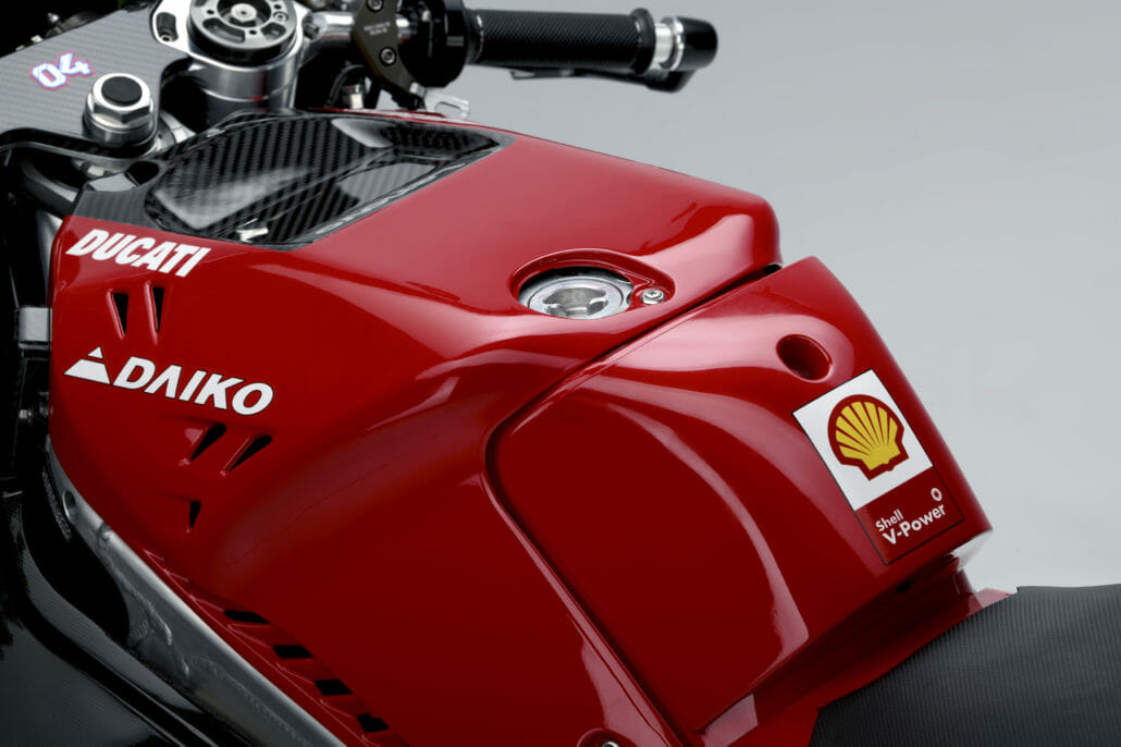 Desmosedici GP Details 13 UC70129 High