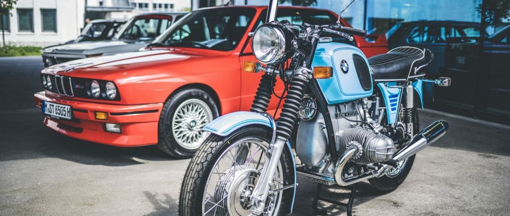 P90346476_highRes_classic-car-and-bike