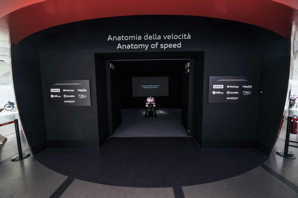 Anatomy of Speed 40 12 Anatomia della Velocita Inaugurazione UC74541 Mid