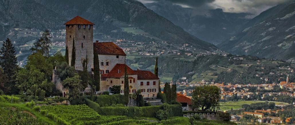 cropped-castle-1272753_1920.jpg