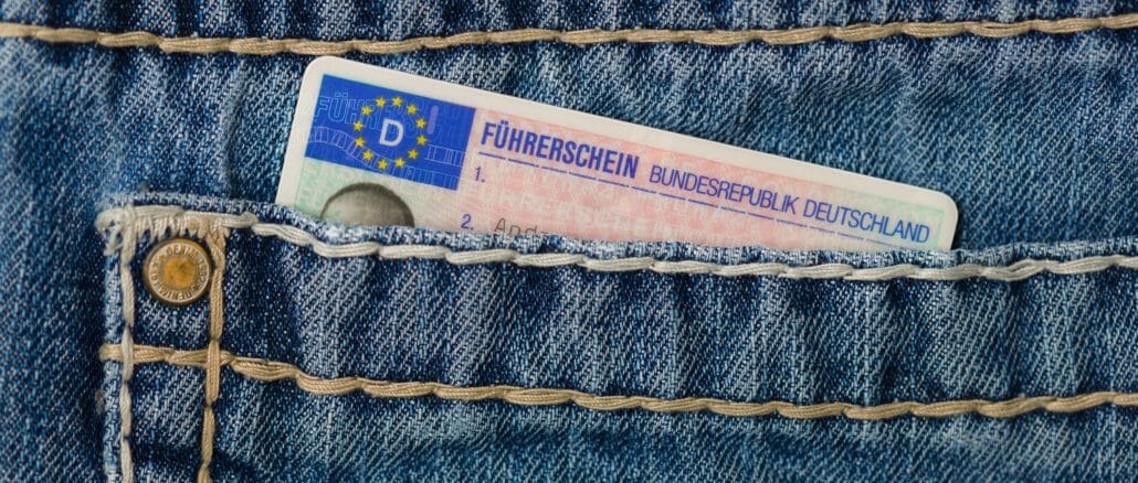 cropped-drivers-license-3605411.jpg