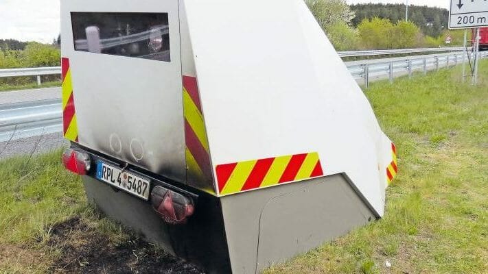 cropped-Blitzeranhänger.jpg