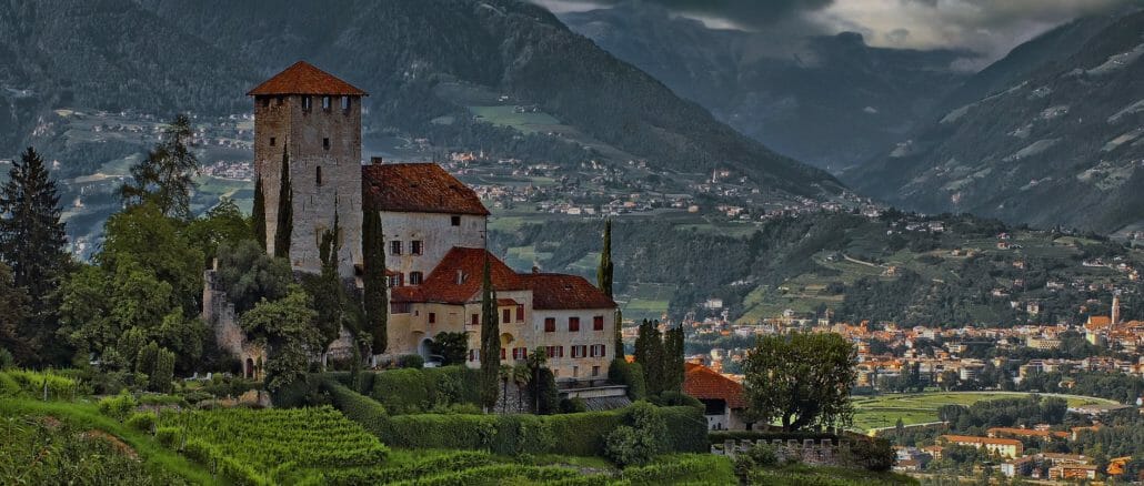 cropped-castle-1272753_1920.jpg