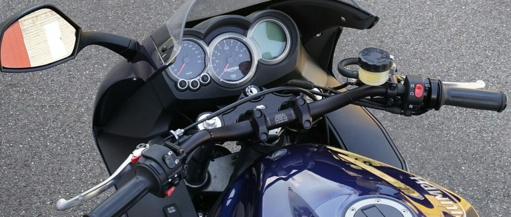 cropped-dsc00796-motorrad-triumph-sprint-gt-superbike-hochlenker-umbau-lenkererhoehung_fb100e7ffd9136d8c8400ba153d761dd-min.jpg