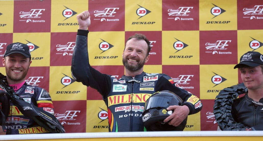 Bruce Anstey gewinnt Lightweight Classic TT 31 a77j6851