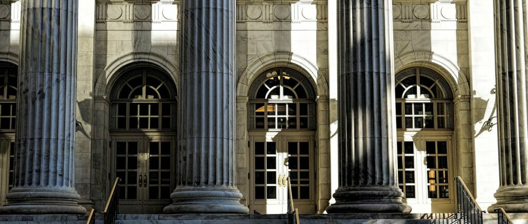 courthouse-1223279_1920