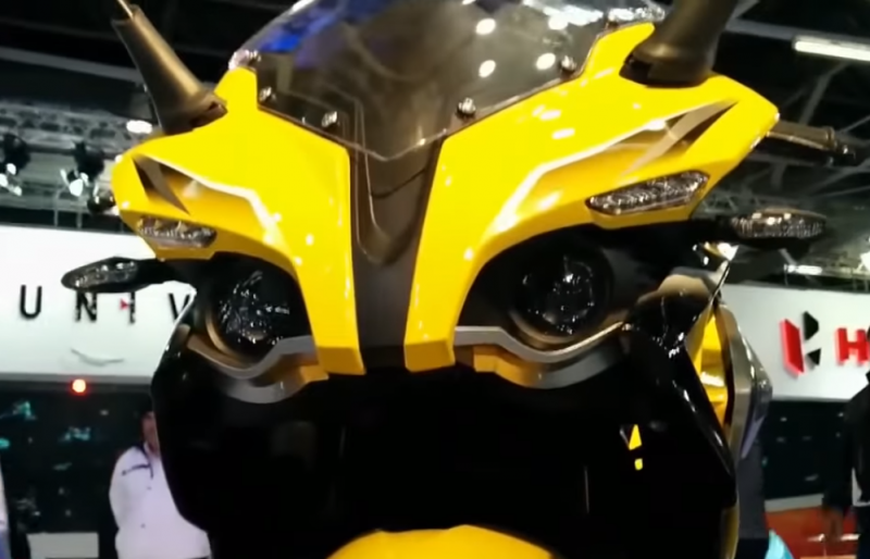 Bajaj Pulsar RS400 1