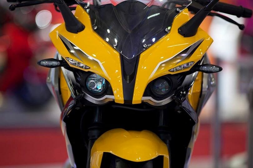 Bajaj Pulsar RS400 2