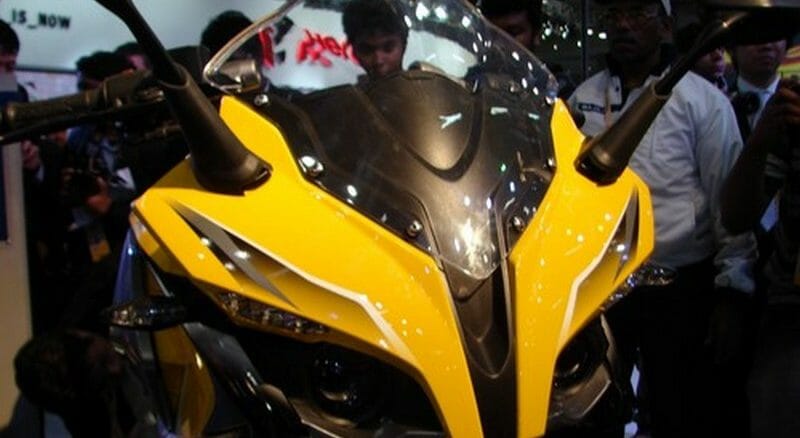 Bajaj-Pulsar-RS400-4