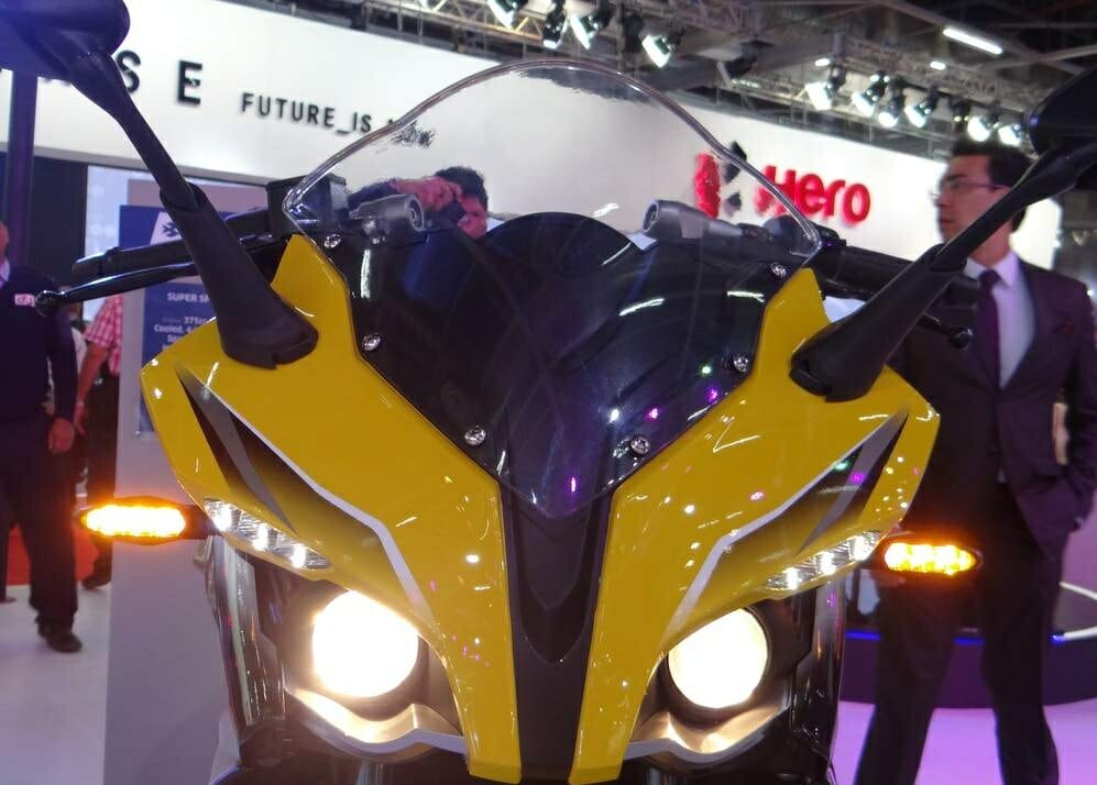 Bajaj Pulsar RS400 5