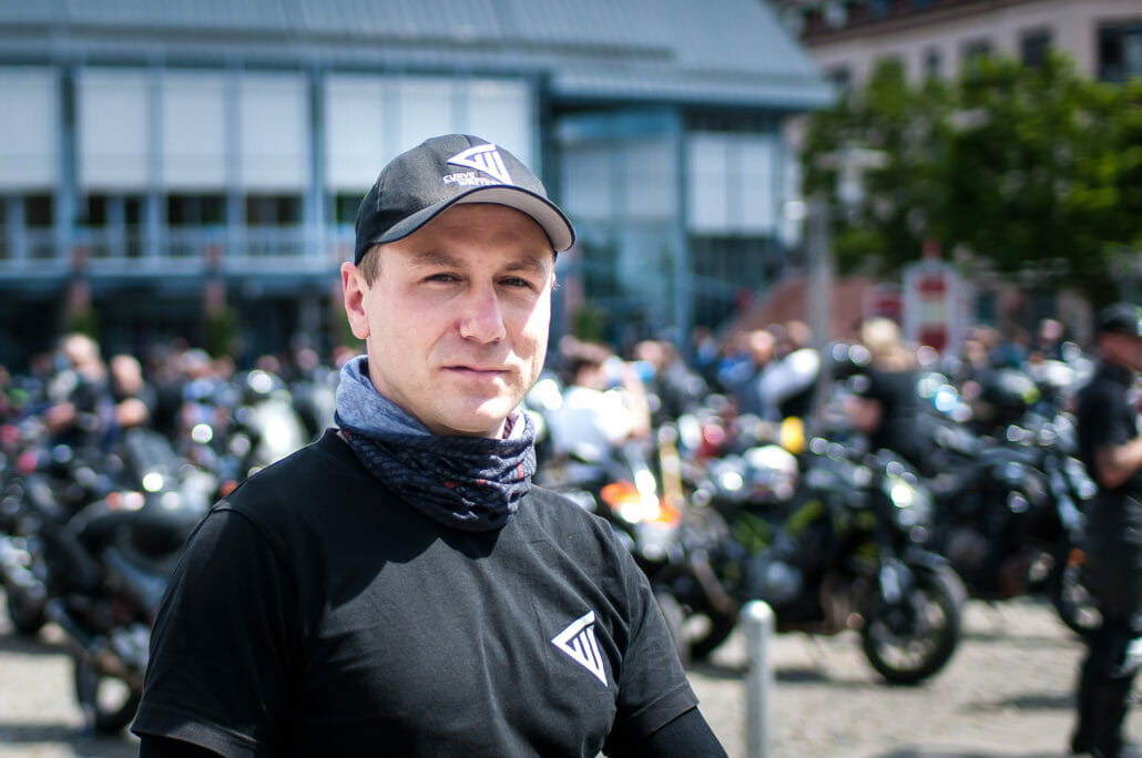 Über 1.000 Biker demonstrieren gegen ein Sonntagsfahrverbot 32 CurveWriter 05