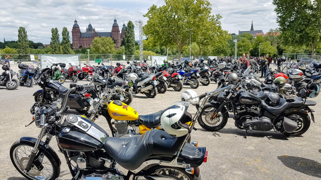 Über 1.000 Biker demonstrieren gegen ein Sonntagsfahrverbot 35 CurveWriter 08