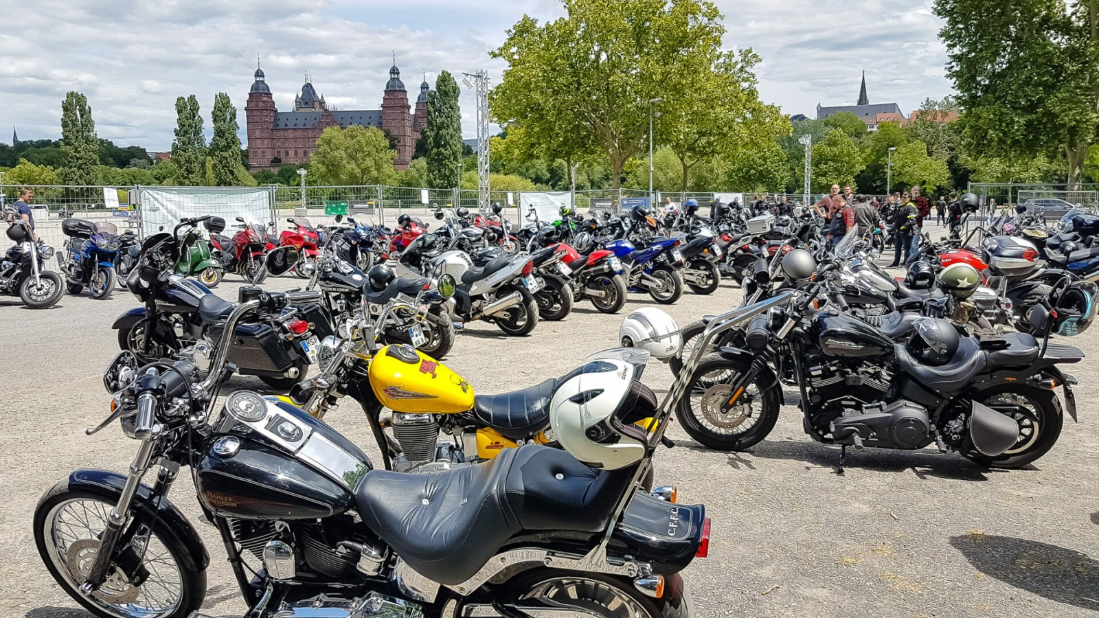 Über 1.000 Biker demonstrieren gegen ein Sonntagsfahrverbot 25 CurveWriter 08