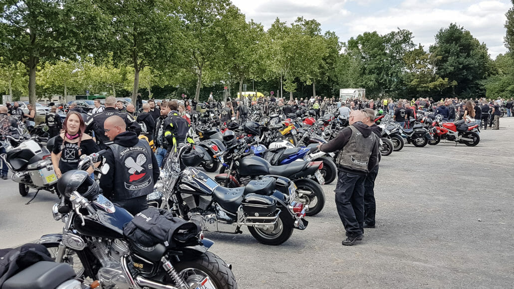 Über 1.000 Biker demonstrieren gegen ein Sonntagsfahrverbot 36 CurveWriter 09