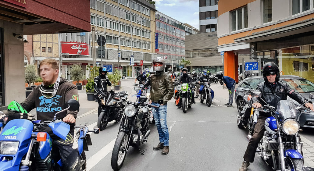 Über 1.000 Biker demonstrieren gegen ein Sonntagsfahrverbot 38 CurveWriter 11