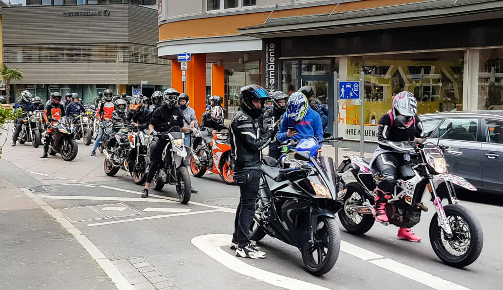 Über 1.000 Biker demonstrieren gegen ein Sonntagsfahrverbot 39 CurveWriter 12