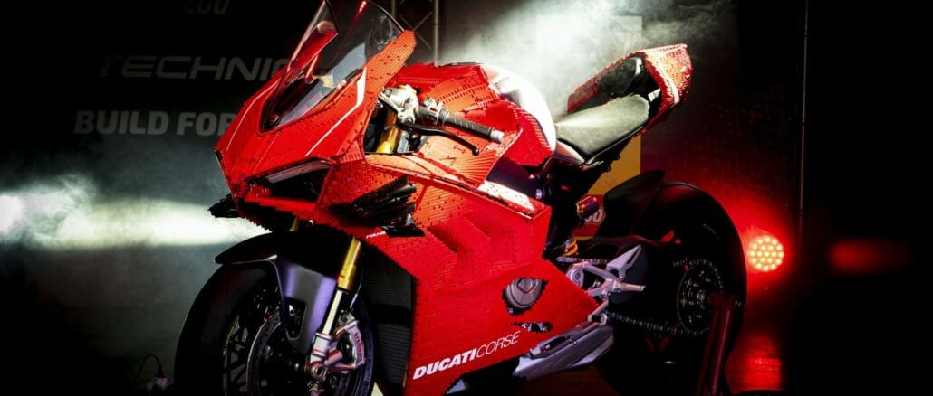 Lego-Ducati-Panigale-V4-R-8