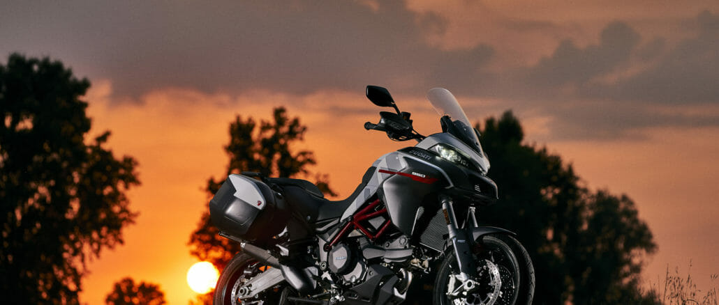 DUCATI_MULTISTRADA950S_GPWHITE_AMBIENCE-_34__UC176539_High