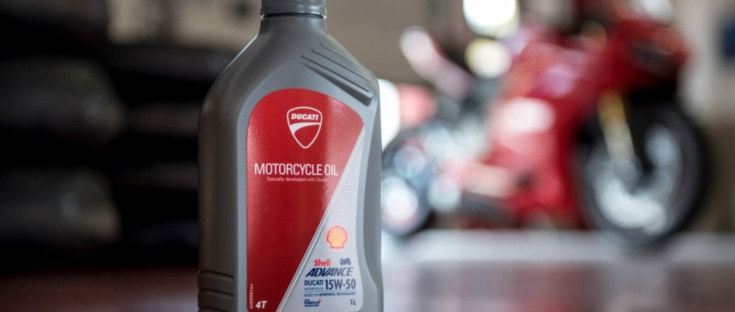 Shell-Advance-Ducati_Italia_UC33500_High-1