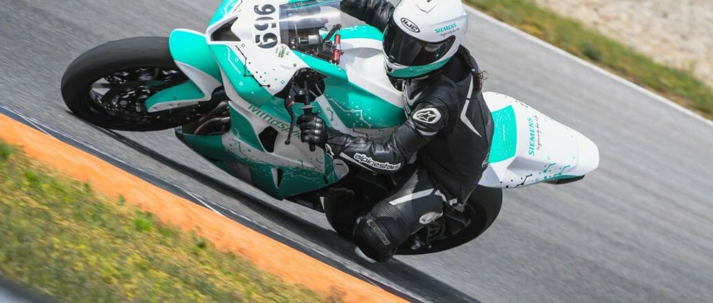 cloud-mindsphere-motorbike-petra-fuchsikova-racetrack-new