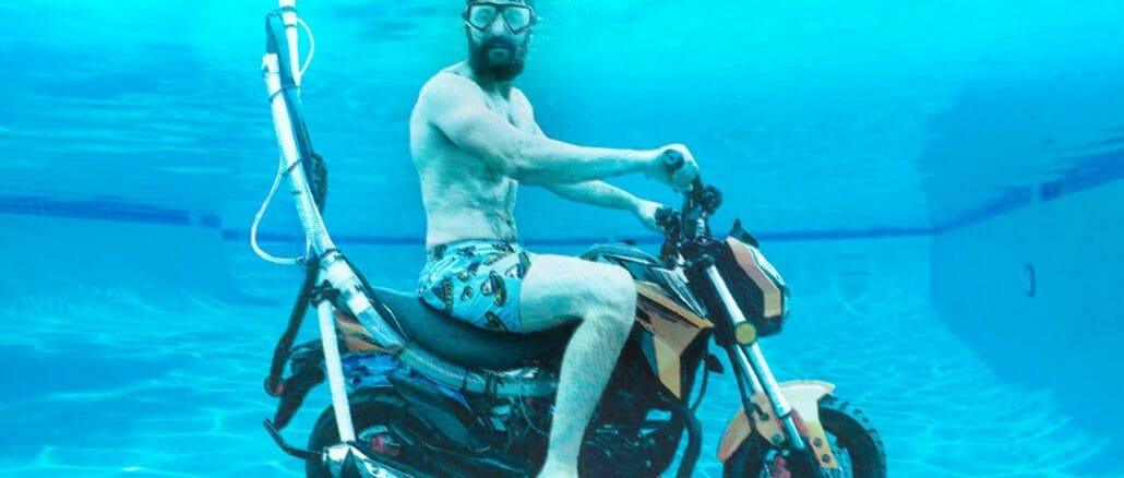 Motorrad unter Wasser