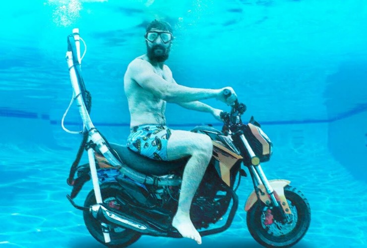 Kann ein Motorrad unter Wasser fahren? 57 Motorrad unter Wasser