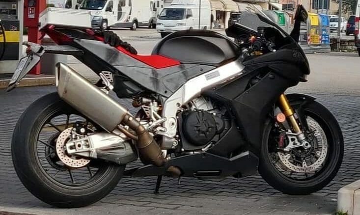Aprilia-RSV4-Spy-1
