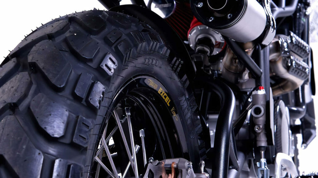 CCM Maverick 9