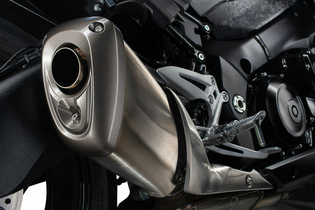 Suzuki GSX S950 16
