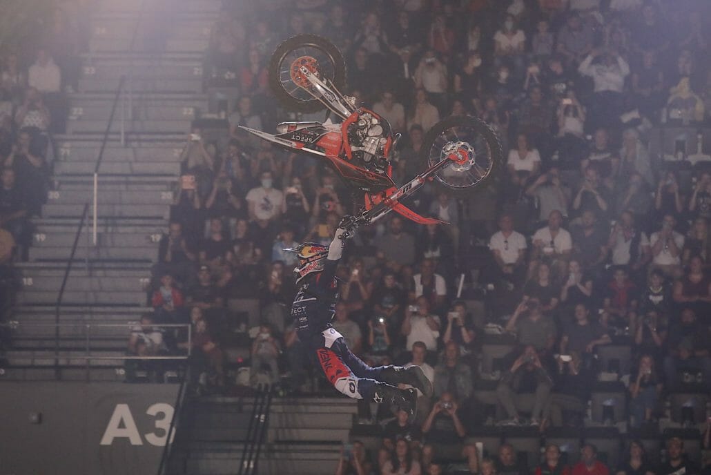 Spektakuläres Comeback der NIGHT of the JUMPs - Team Germany siegt bei der Freestyle of Nations Premiere in der Schweiz 30 Luc Ackermann NOTJ Basel 1M8A2819 m