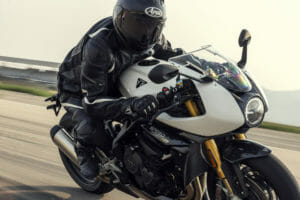Speed-Triple-1200-RR_MY22_27A3729-1_ML