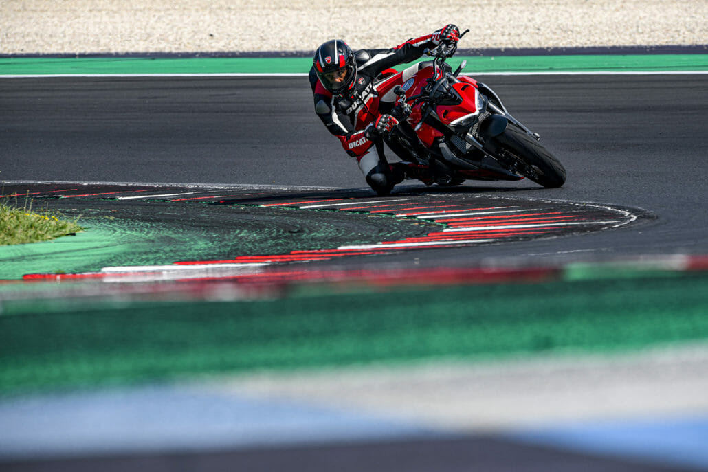 Ducati Streetfighter V2 bekommt eine zusätzliche Farbvariante 3 MY22 Ducati Streetfighter V2 102 UC351914 High