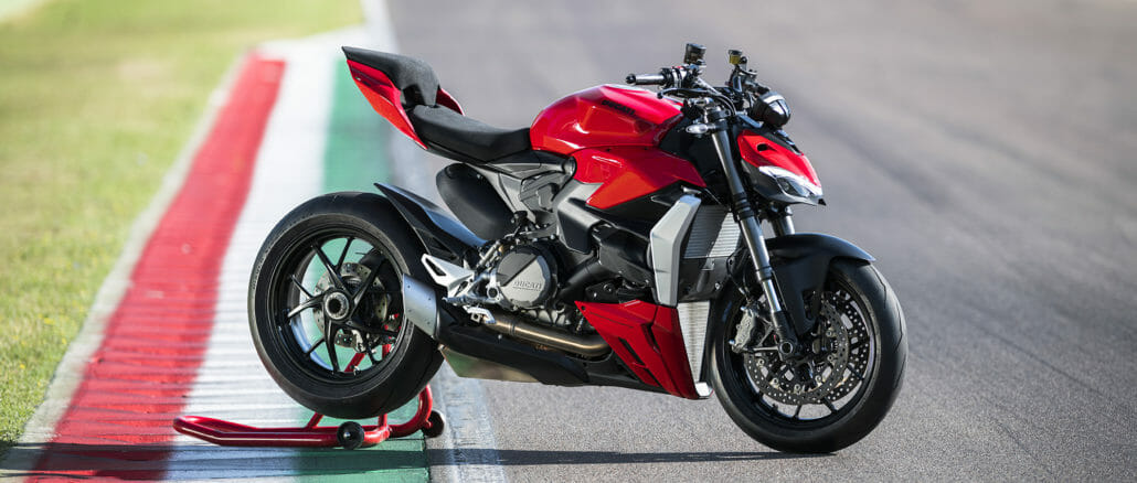 MY22_Ducati_Streetfighter_V2-_38__UC351855_High