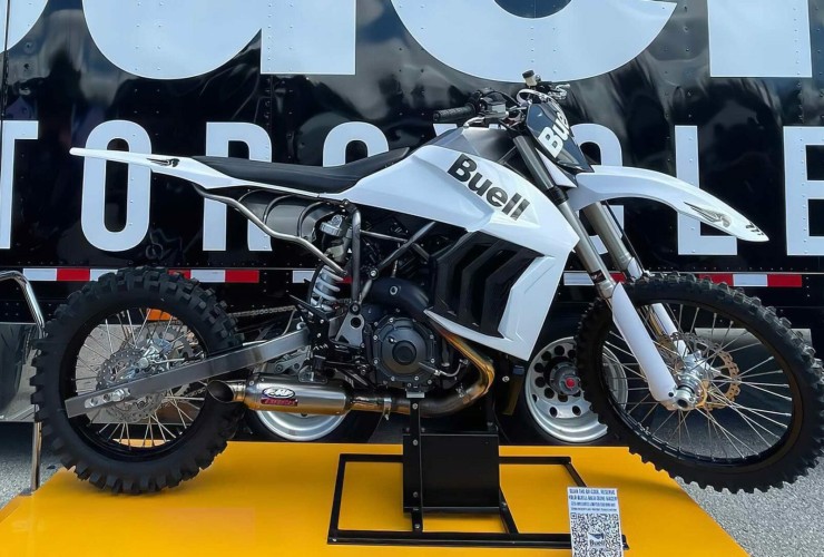 Buell zeigt SuperTouring und Baja DR 42 Buell Baja DR