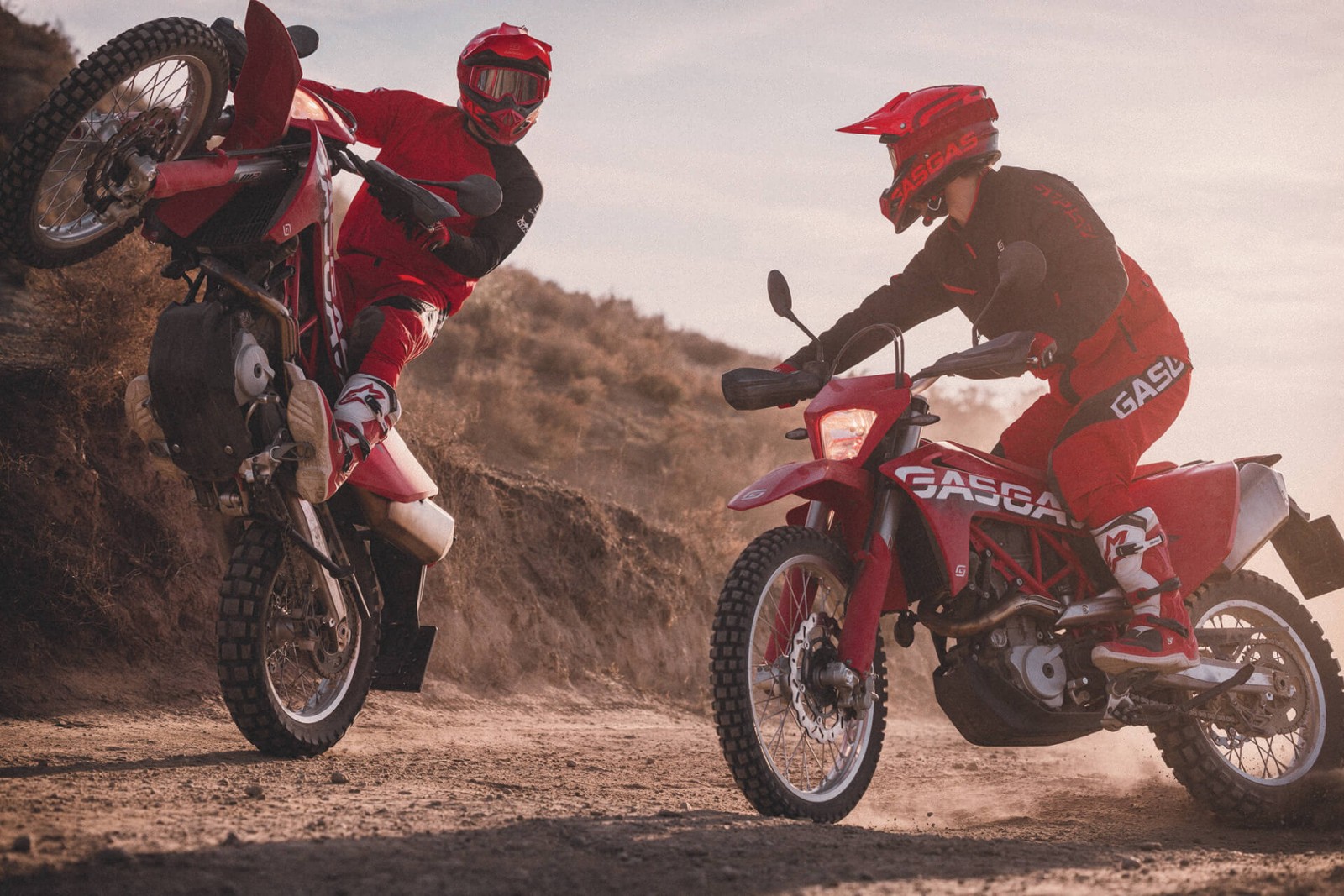 New: GasGas Enduro ES 700 and Supermoto SM 700 25 33794 Travel ES 700 2022 Action