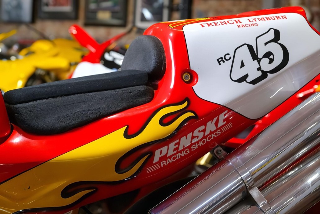 Honda RVF750 4 1