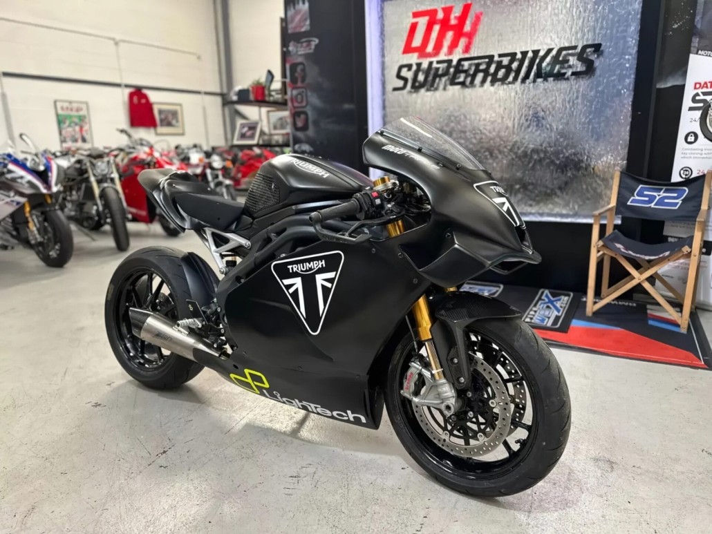 Speed Triple 1200 Trackbike 2 1