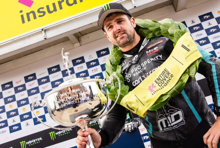 Michael Dunlop gewinnt 33. TT-Rennen und stellt neuen Supertwin-Rundenrekord auf 45 art intro stw2 jpg