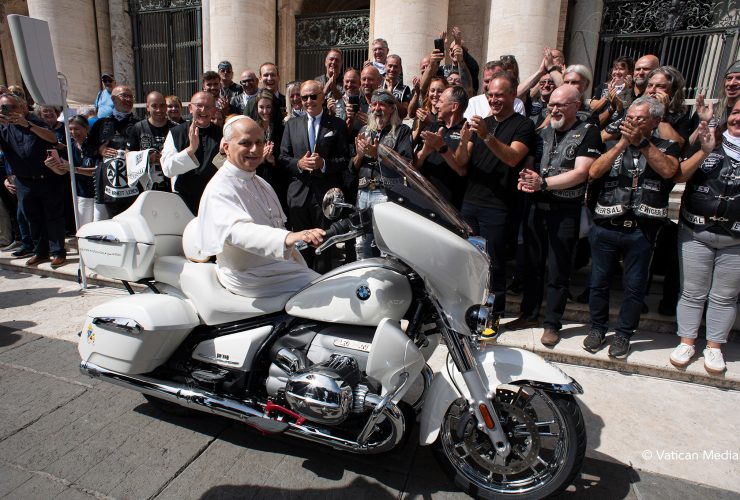 Signed BMW R 18 Transcontinental from Pope Leo XIV auctioned for €130,000 27 BMW R 18 Transcontinental Papst 20