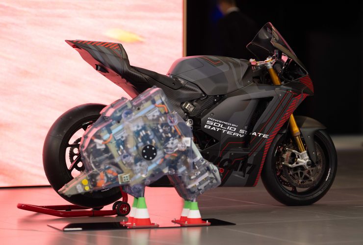 Ducati V21L: Prototyp mit Festkörperbatterien soll nächste Stufe der Elektromobilität markieren 57 DUCATI V21L 02 UC843532 High