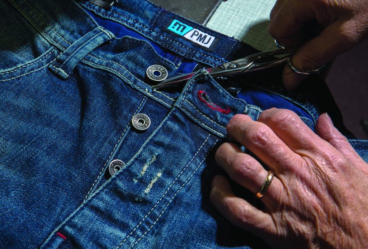 Motorradjeans von PMJ: Vier Bestseller vereinen Schutz und Stil „Made in Italy“ 63 Moodshot made in italy 1