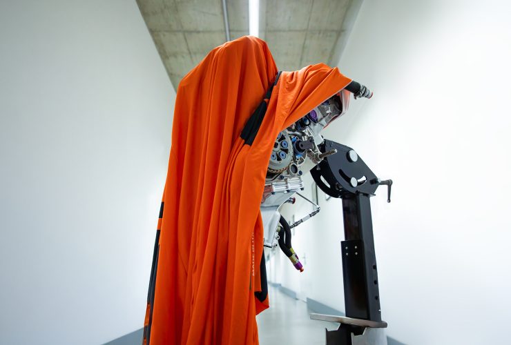 KTM gibt Ausblick auf die MotoGP-Zukunft: Erstes 850cc-Triebwerk getestet 39 2027 KTM 850cc MotoGP engine kl