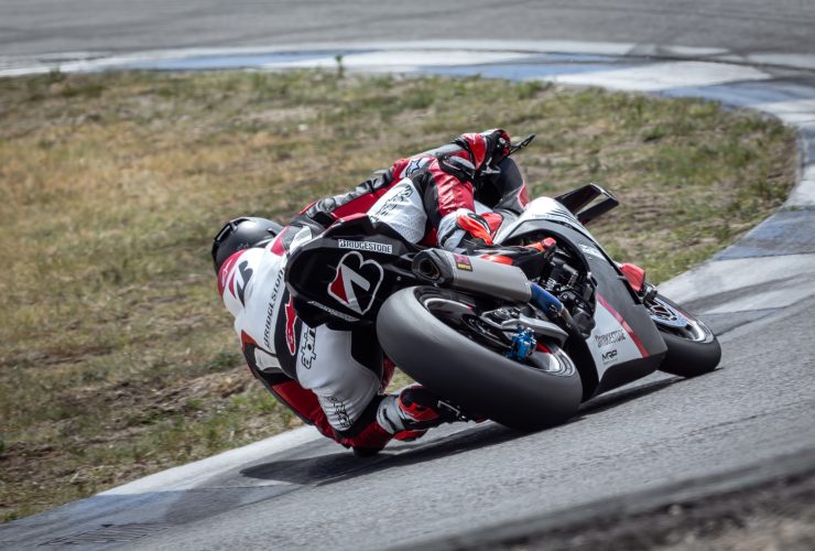 Bridgestone Racing Battlax V03: Neuer Rennreifen mit maximalem Grip und innovativer SPRINT-Spezifikation ab 2026 39 Der Bridgestone Battlax V03 liefert herausragenden Grip und Top Performance auf der Rennstrecke 2 1