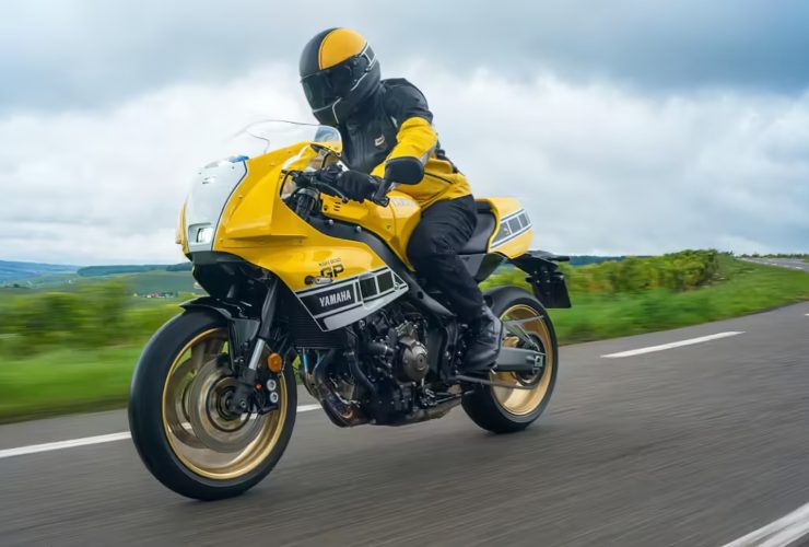 Yamaha XSR900 GP 2026: Limitierte Kenny-Roberts-Edition in Legend Yellow 81 Yamaha XSR900 GP Kenny Roberts Edition 2026 3 1 1