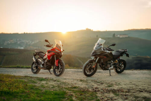 04 - MY25_MULTISTRADA_V2_STATIC_ON_LOCATION _5__UC732388_High
